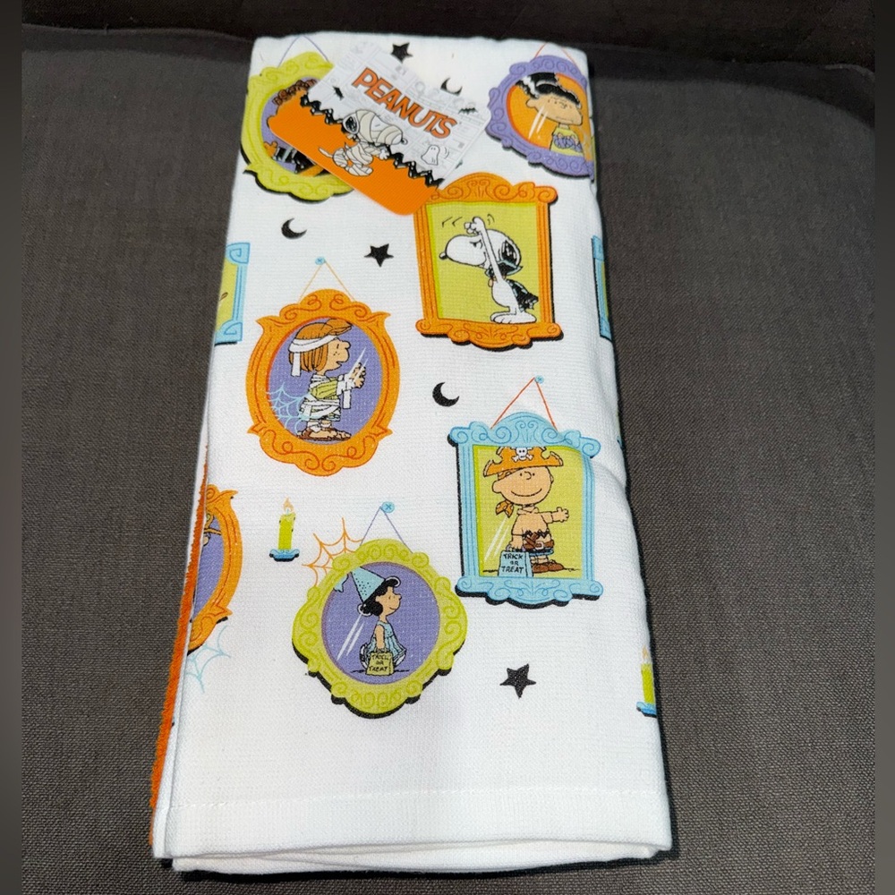 Peanuts Halloween Hand Towels / Snoopy Halloween / Halloween Towels